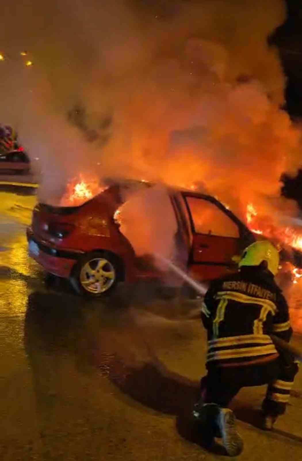 Mersinde Otomobil Alev Alev Yandı