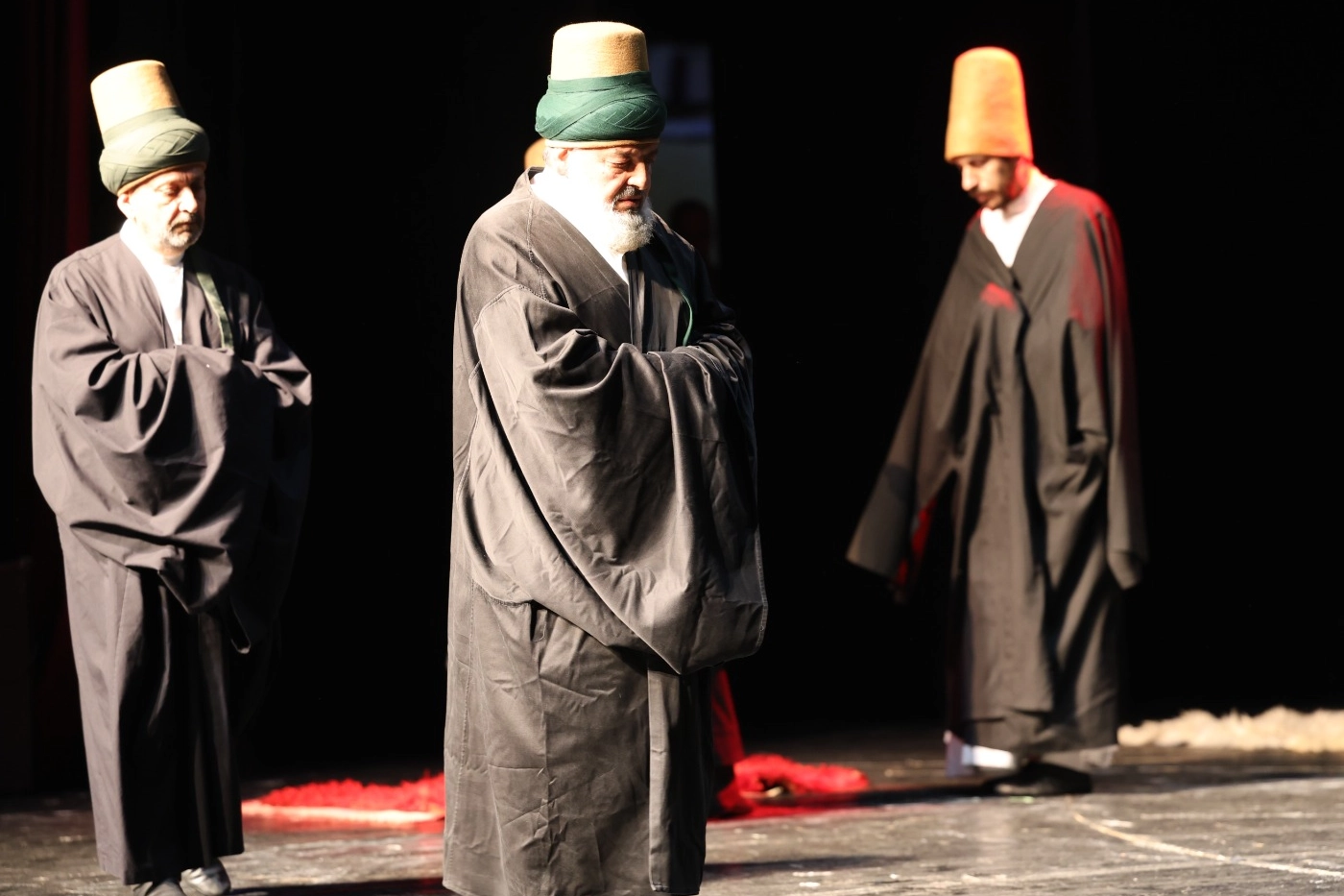 Mevlana aşkı salona sığmadı