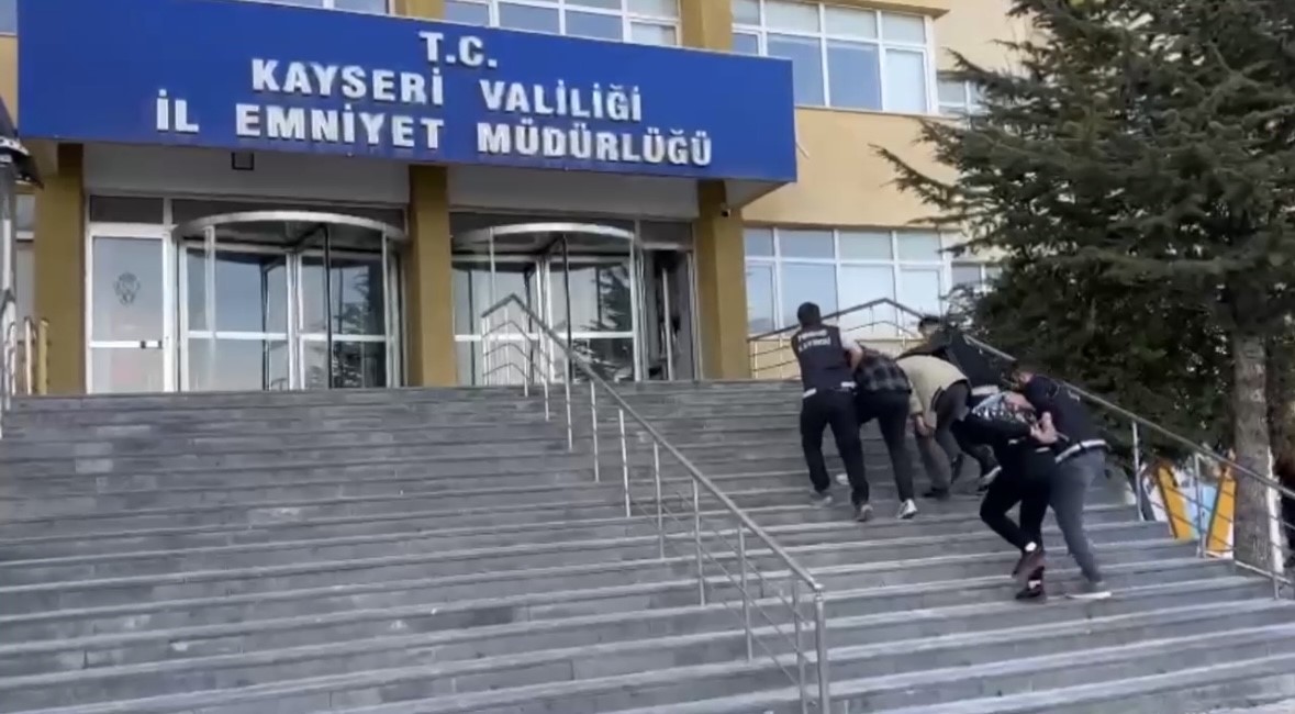 Midelerinden Uyuşturucu Kapsüller Çıktı