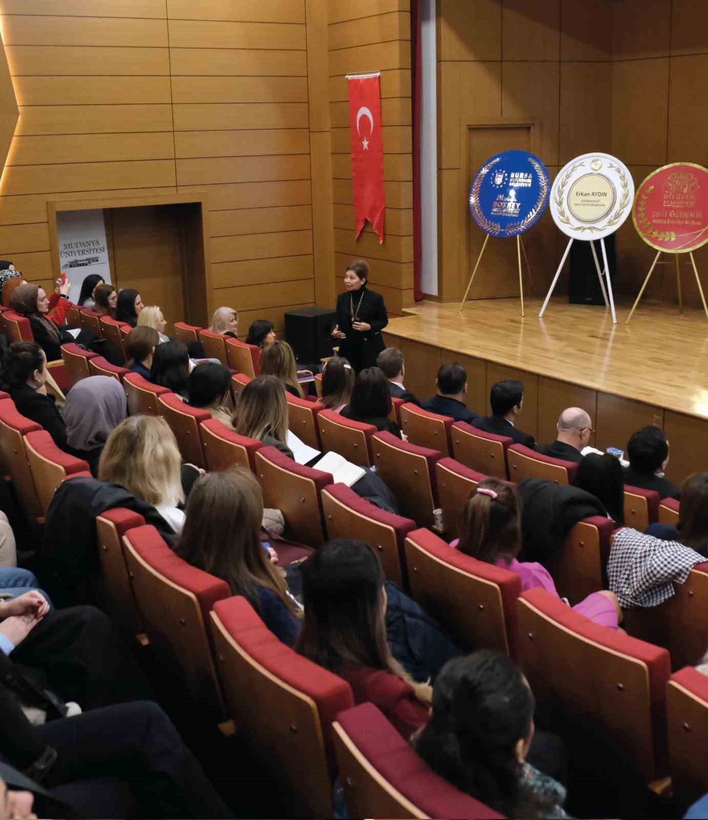 Mudanya Üniversitesinde Yeni Dünyada Çocuk Olmak Semineri Gerçekleştirildi