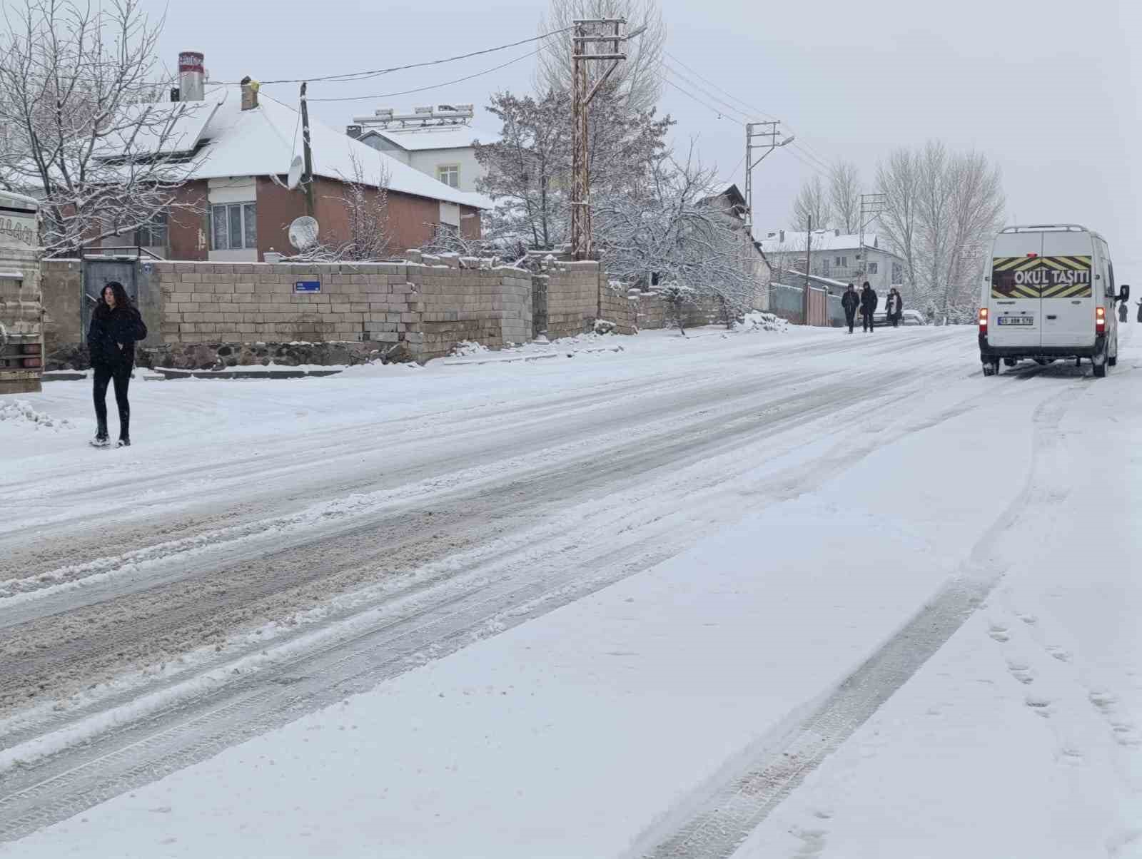 Muradiye Beyaza Büründü