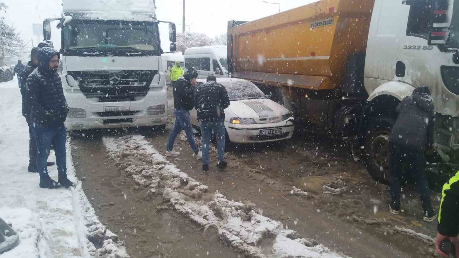 Muşta 3 Aracın Karıştığı Zincirleme Kaza Meydana Geldi