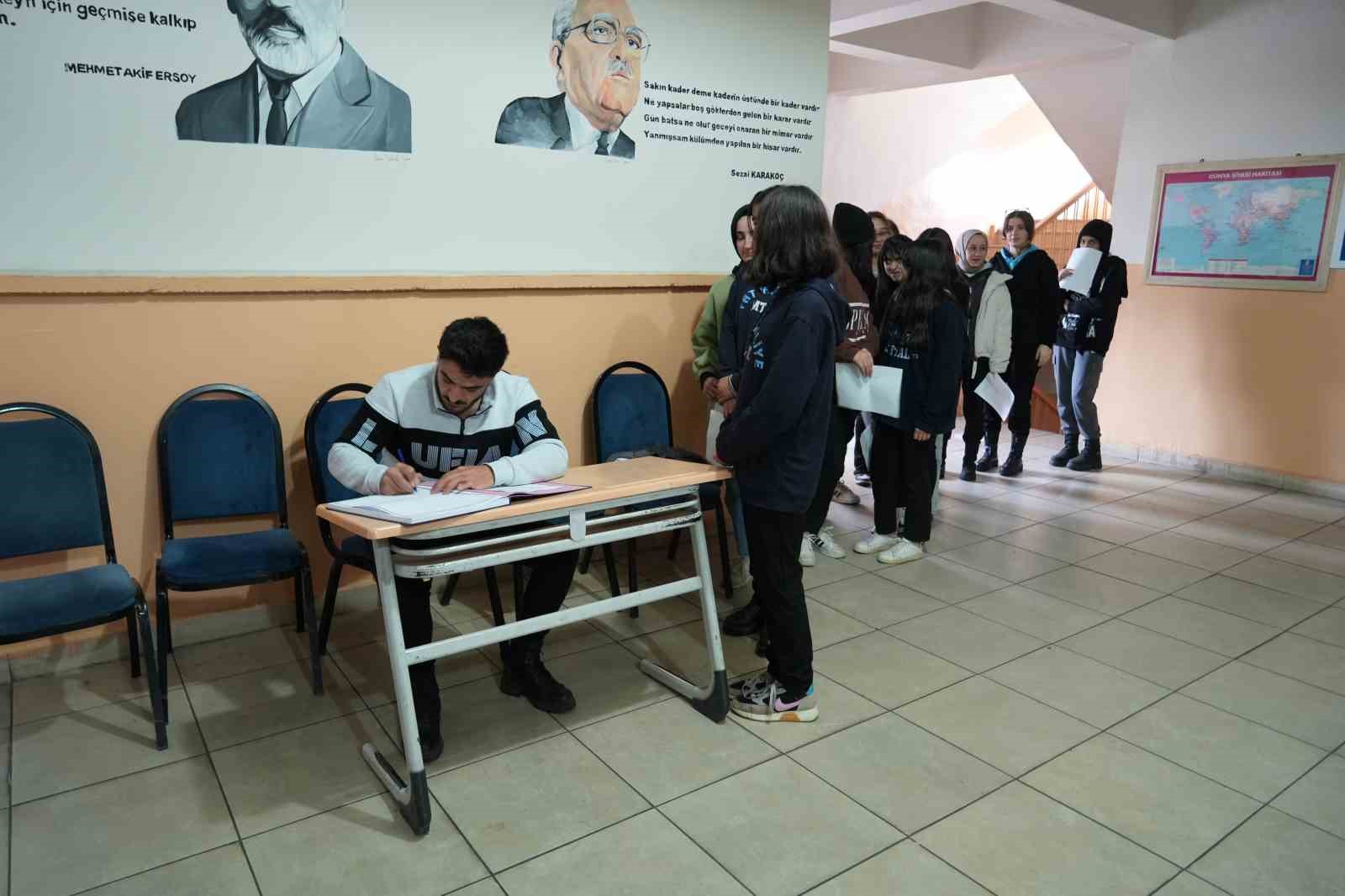 Muşta Öğrencilere Skolyoz Taraması Yapıldı