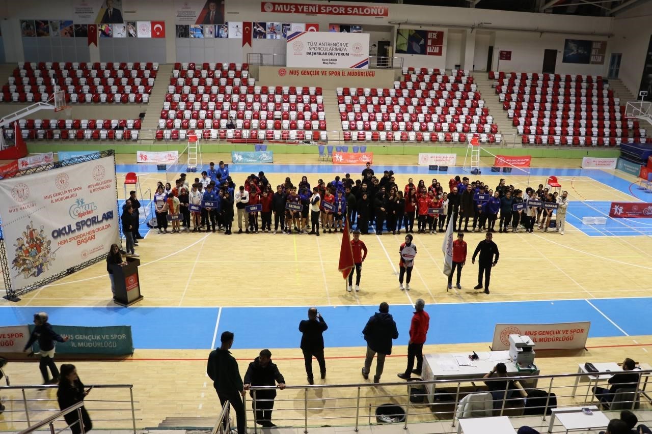 Muşta Okul Sporları Badminton Gençler Grup Müsabakaları Başladı