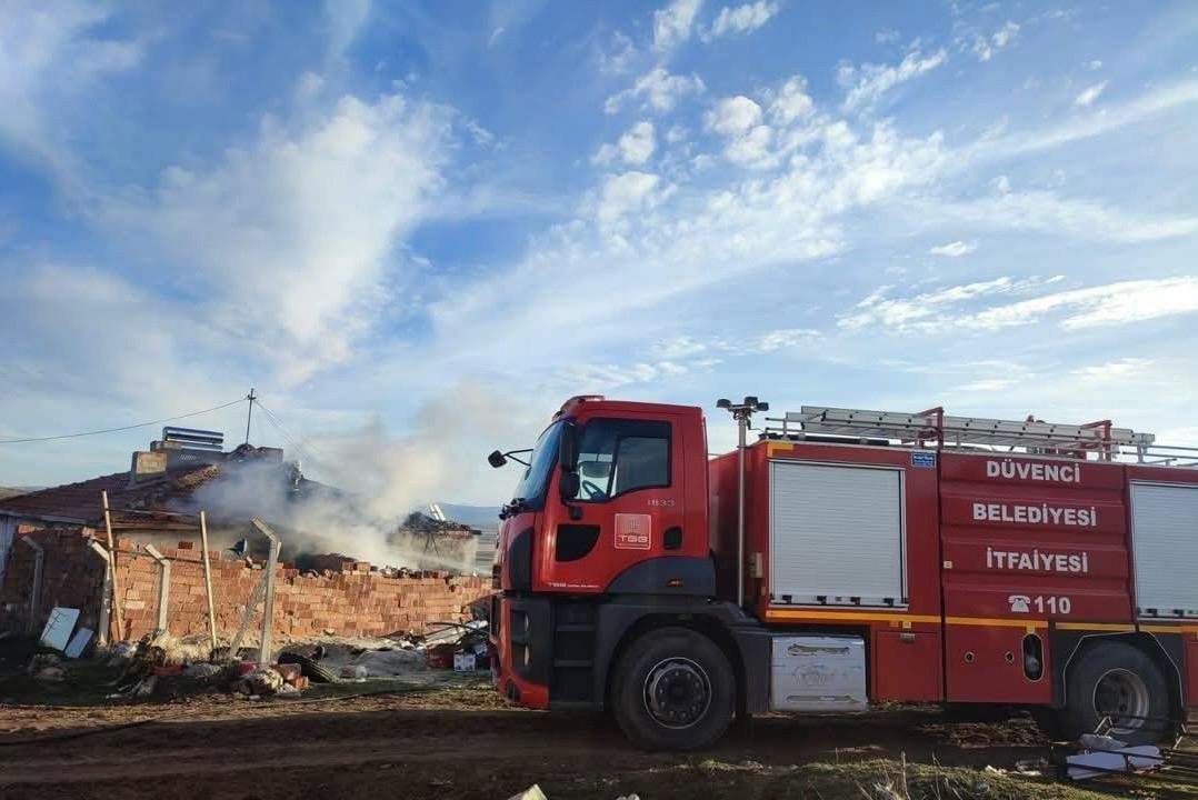 Müstakil Evde Çıkan Yangın Paniğe Sebep Oldu