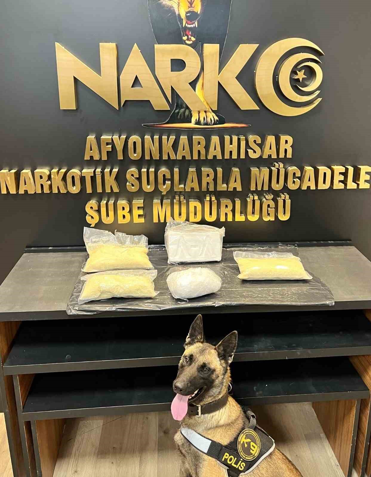 Narkotik Köpeğinin Uyuşturucuyu Bulma Anı Polis Kamerasında