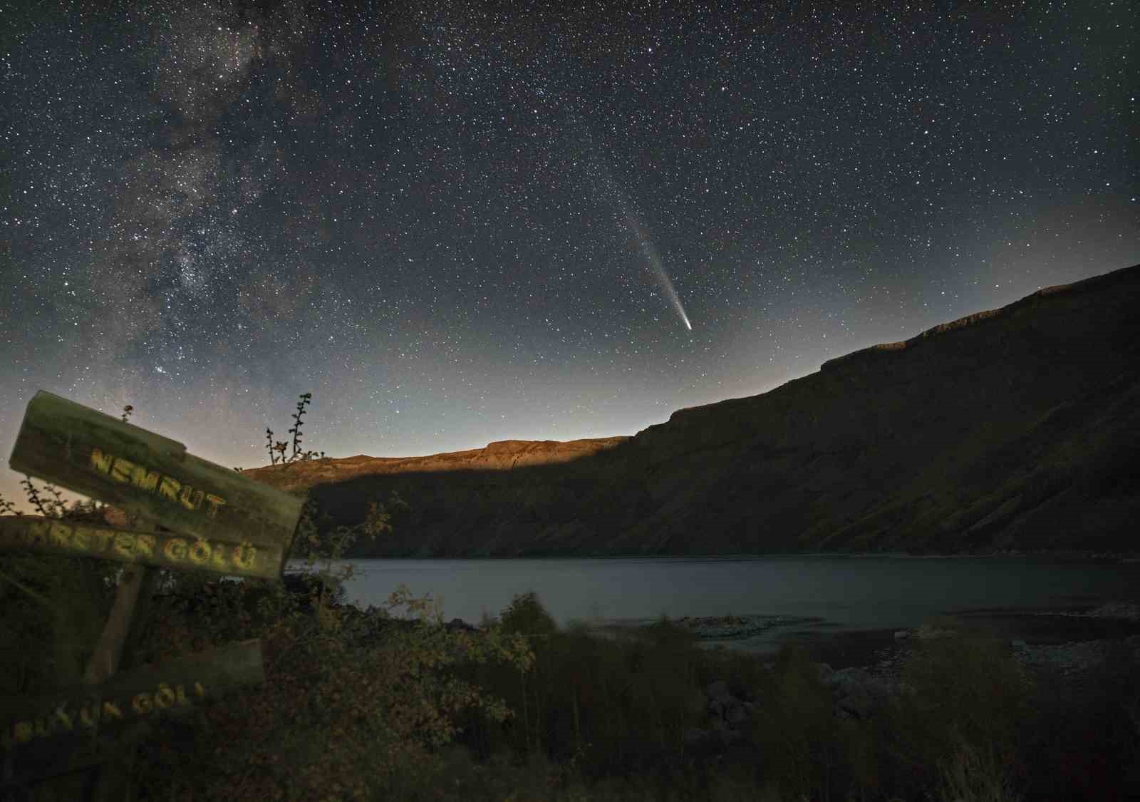 Nemrut Krater Gölünde Atlas Kuyruklu Yıldızı Görüntülendi