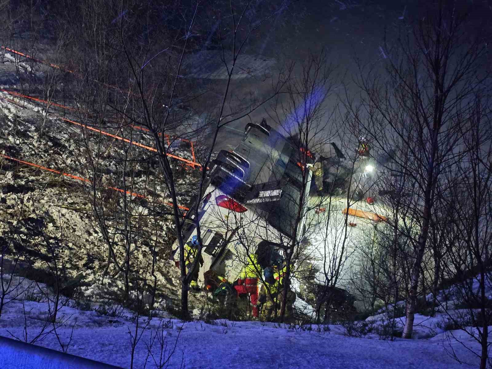 Norveçte Otobüs Şarampole Yuvarlandı: 3 Ölü, 4 Yaralı