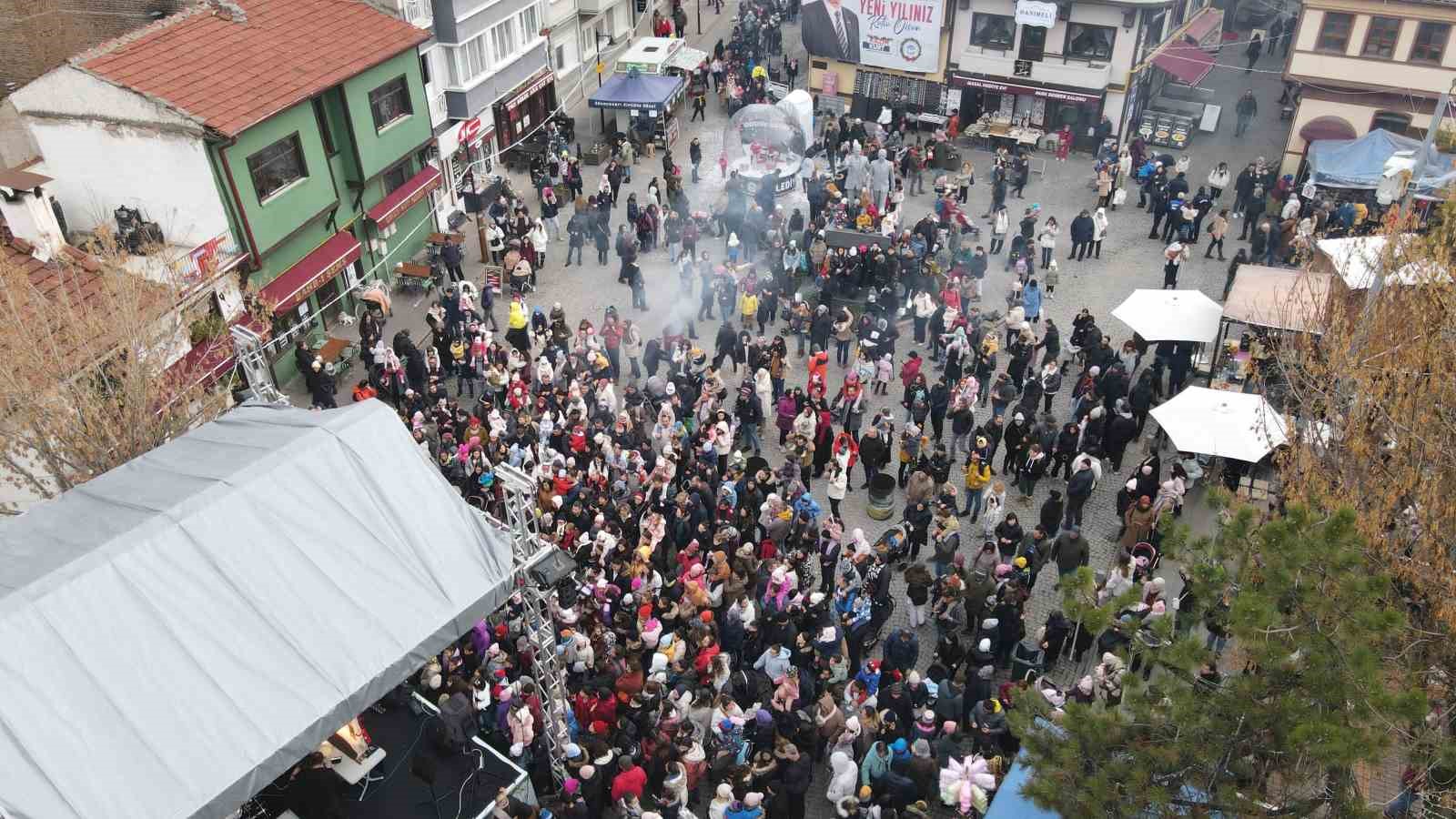 Odunpazarı Belediyesinin Yeni Yıl Pazarı Büyük İlgi Gördü