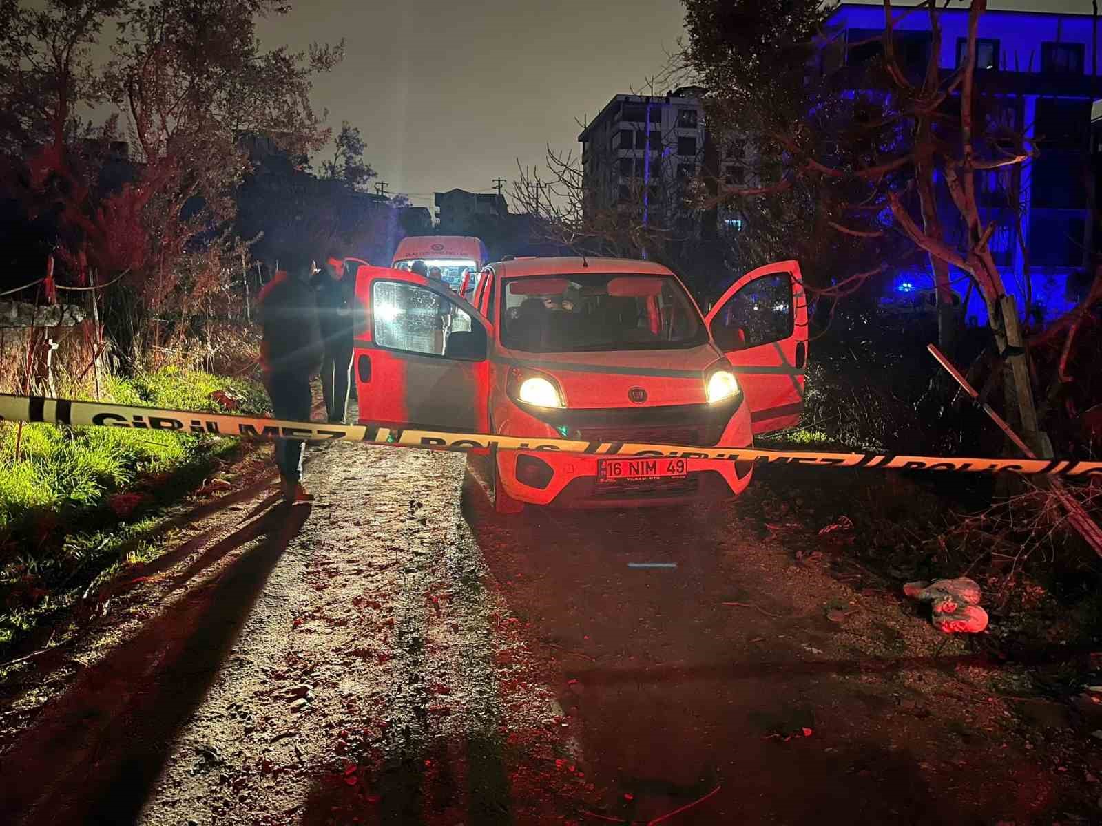 Önce Öldürdü, Sonra Polislere Suç Aletiyle Teslim Oldu