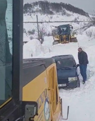 Orduda Kar Nedeniyle Yolda Mahsur Kalan Vatandaş Kurtarıldı