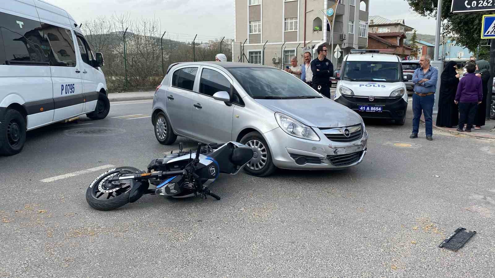 Otomobille Çarpışan Motosikletli Yaralandı