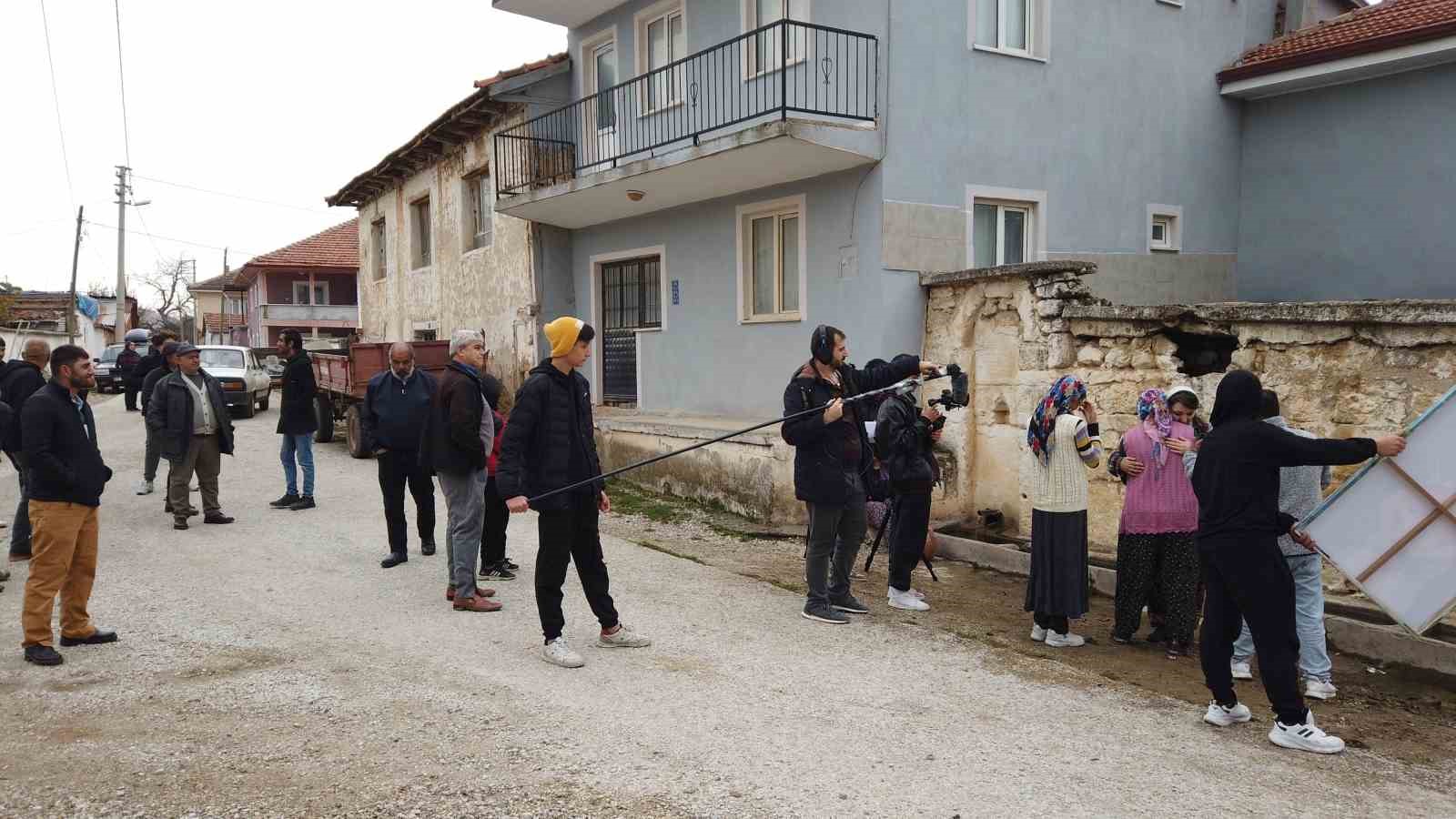 Oyunculuğa Soyunan Çivrilli Köylüler Profesyonellere Taş Çıkardı