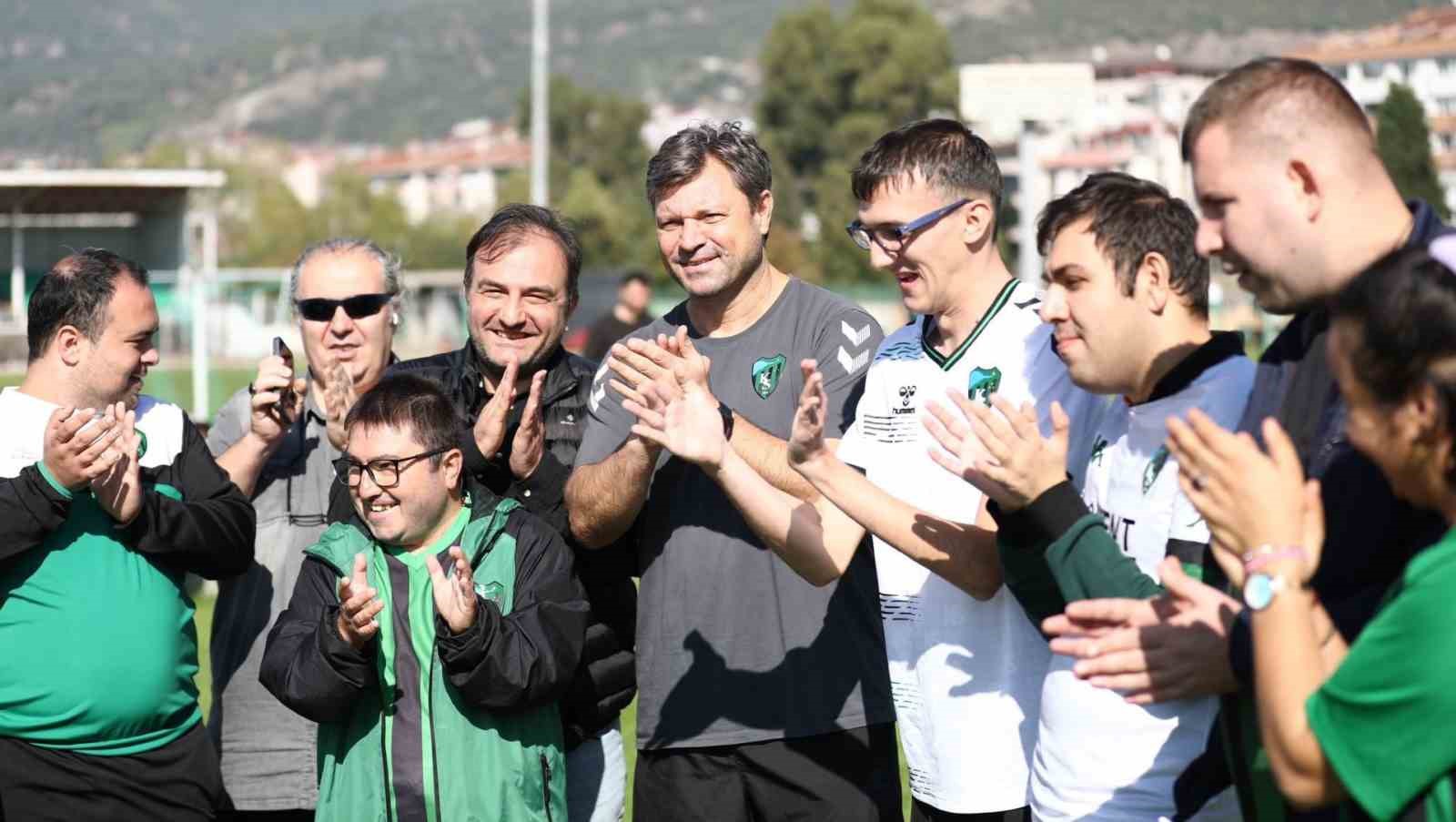 Özel Çocuklar Kocaelispor Futbolcularıyla Bir Araya Geldi