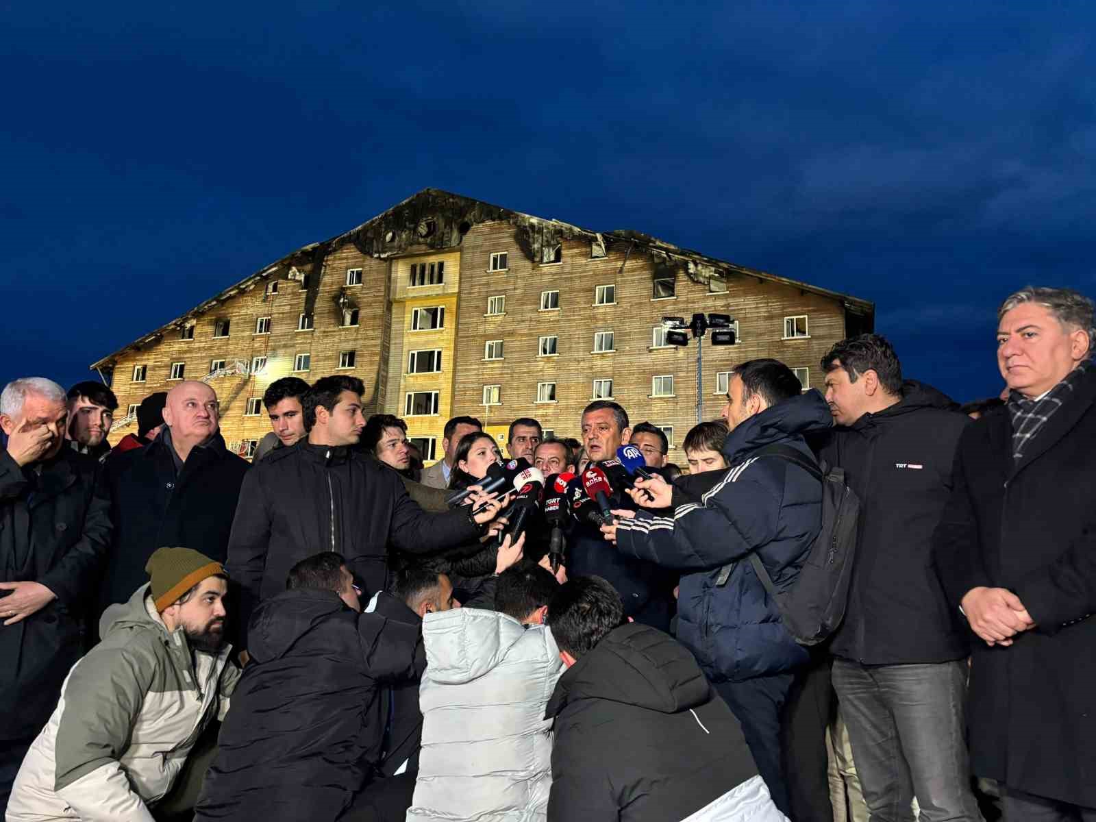 Özgür Özel: (Boludaki Otel Yangını) Adamın Gırtlağına Yapışırlar