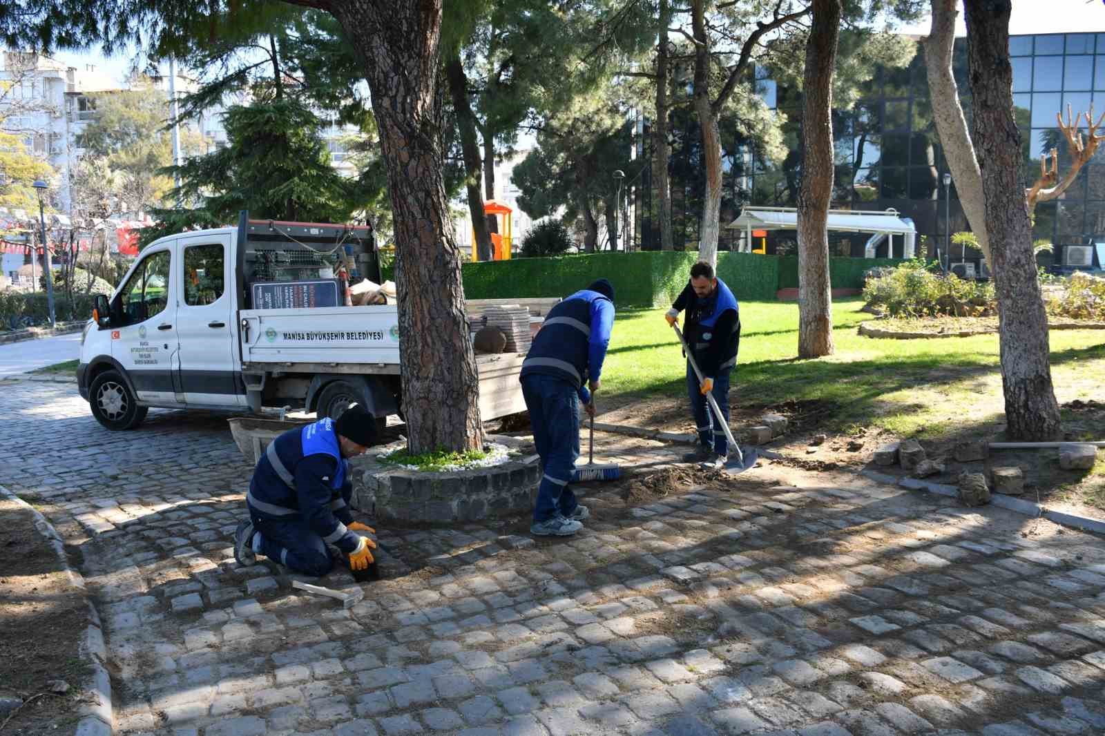 Parklarda Bakım Onarım Çalışmaları Hız Kesmeden Sürüyor