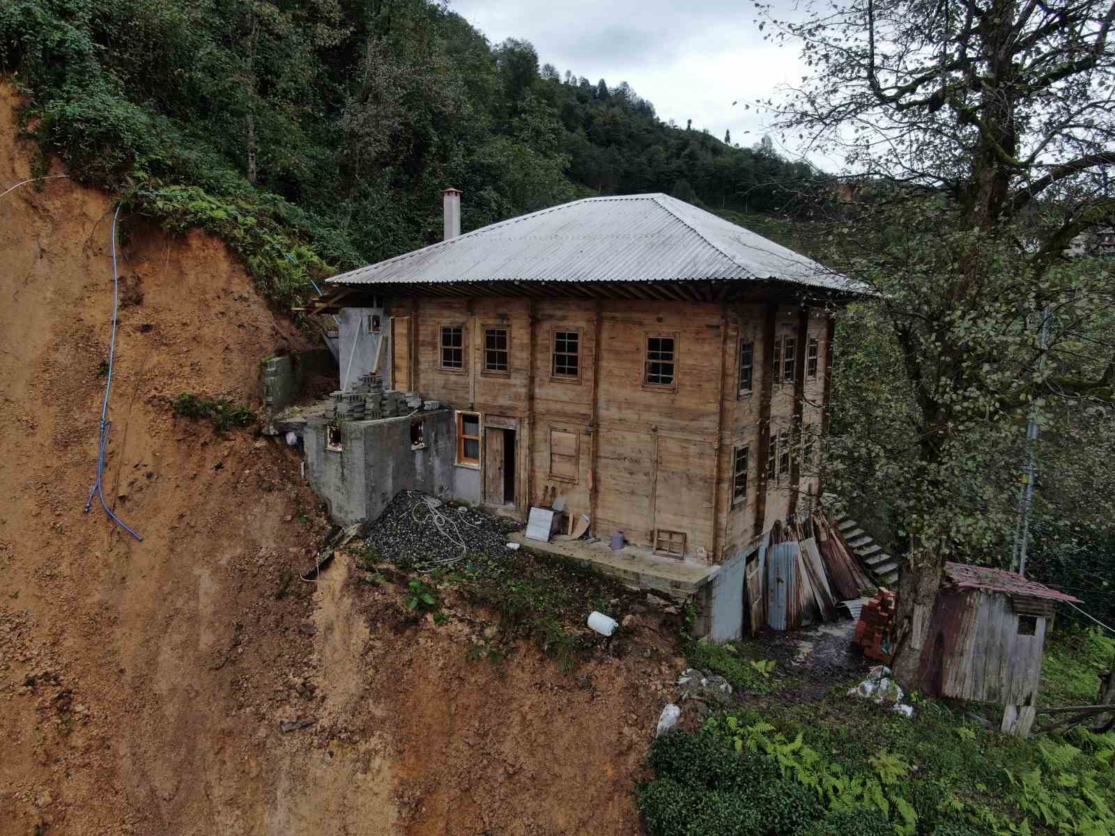 Rize Valiliğinden Heyelan Açıklaması: 15 Ev Tedbir Amaçlı Boşaltıldı