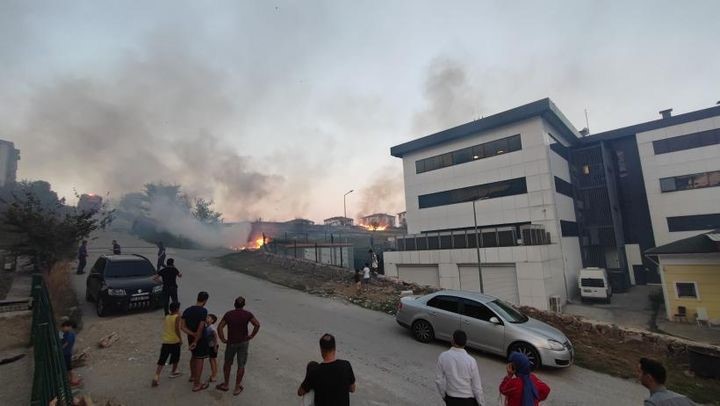 Sakaryada Korkutan Yangın: Mahalleli Sokağa Döküldü