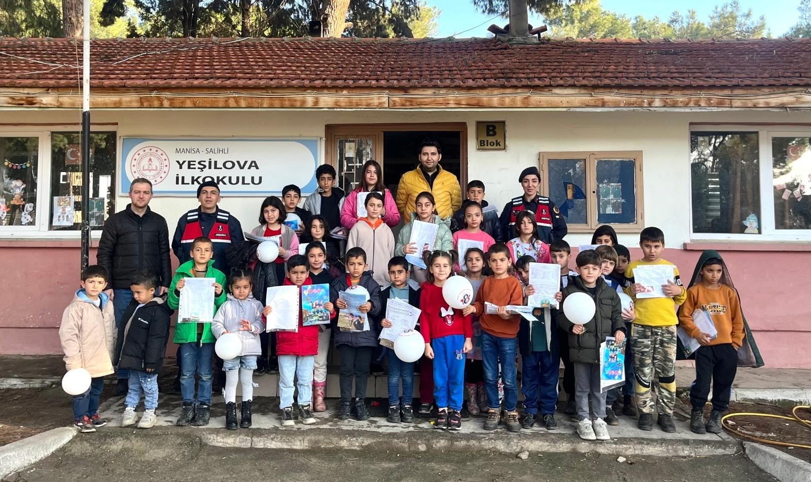 Salihli Jandarma, Öğrencileri Bilgilendirdi