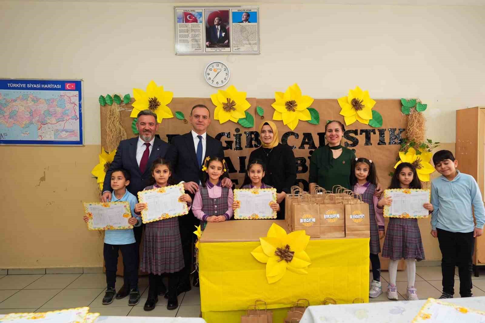 Sancaktepe Belediye Başkanı Yeğin Öğrencilerin Karne Sevincine Ortak Oldu