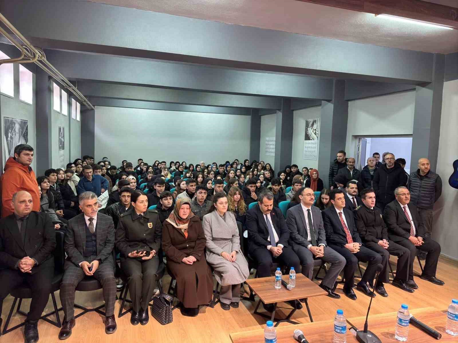 Şehit Teğmen Dağlının İsmi Konferans Salonuna Verildi