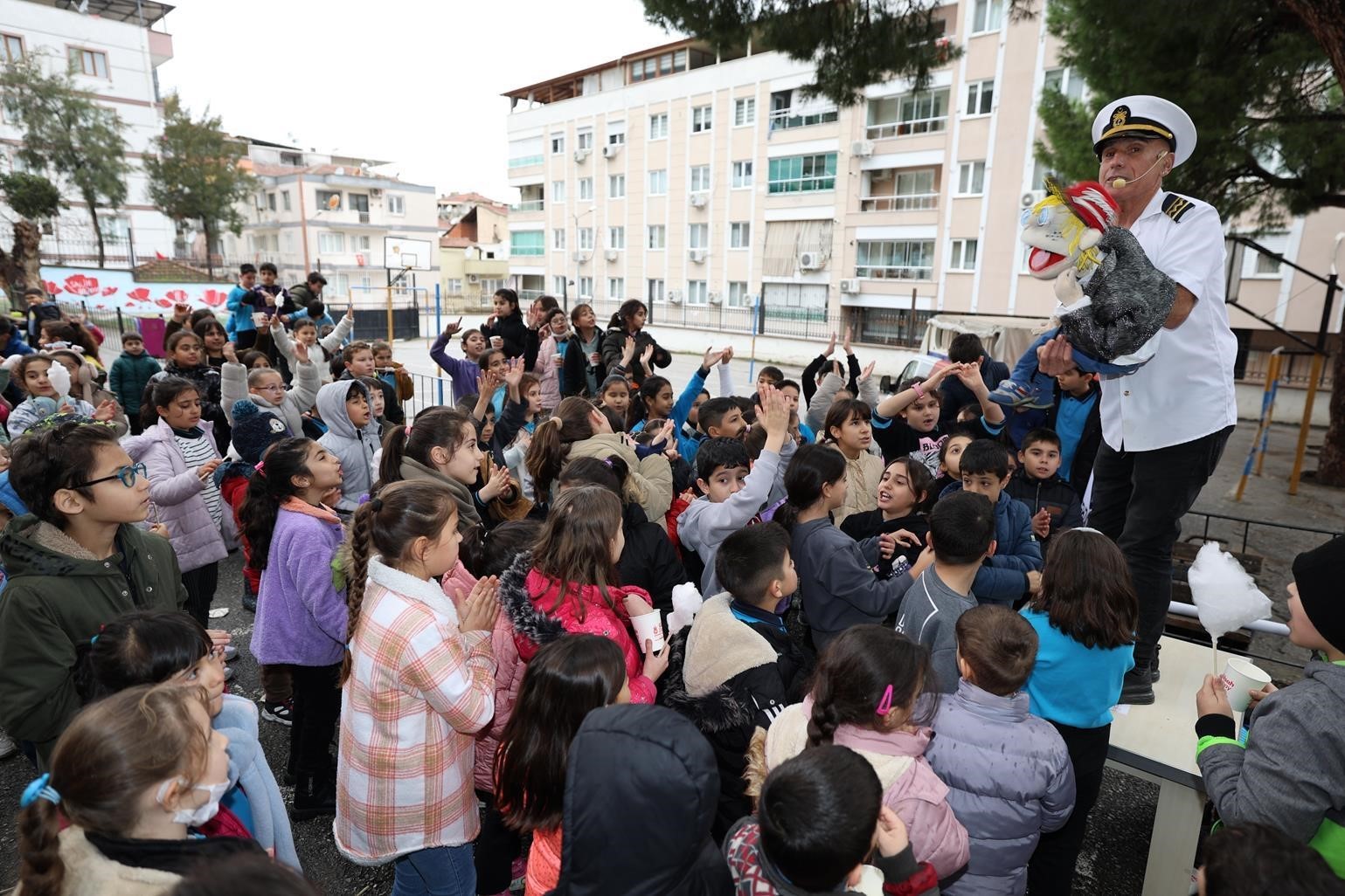 Şehzadeler Belediyesinden Çocuklara Tatil Hediyesi