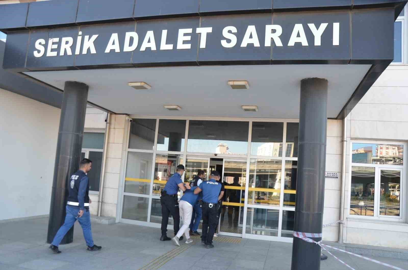 Servis Aracı Bekleyenleri Kurşun Yağmuruna Tutan 3 Şüpheliden 2Si Tutuklandı