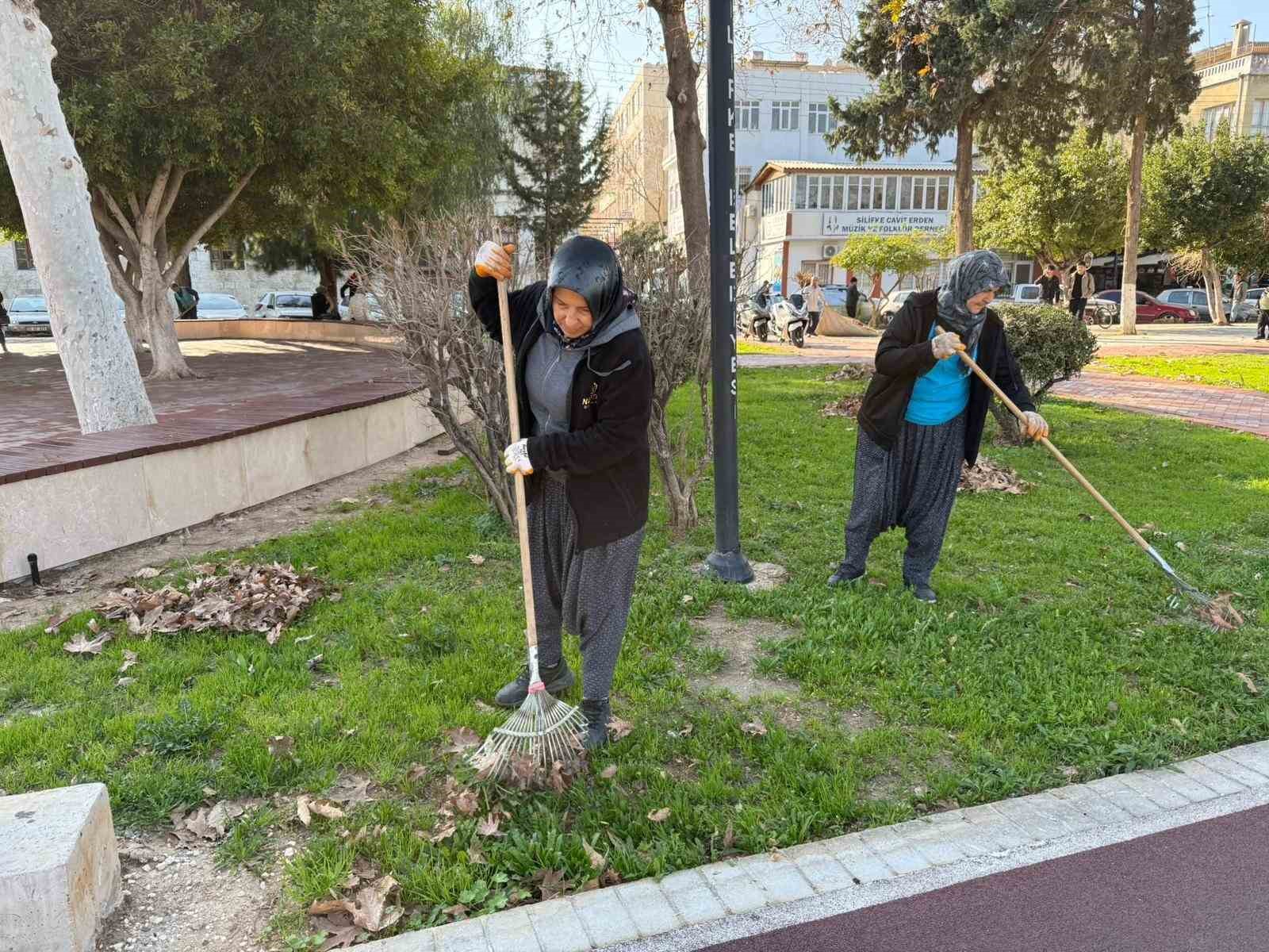 Silifkede Park Ve Yeşil Alanlar Bakıma Alındı