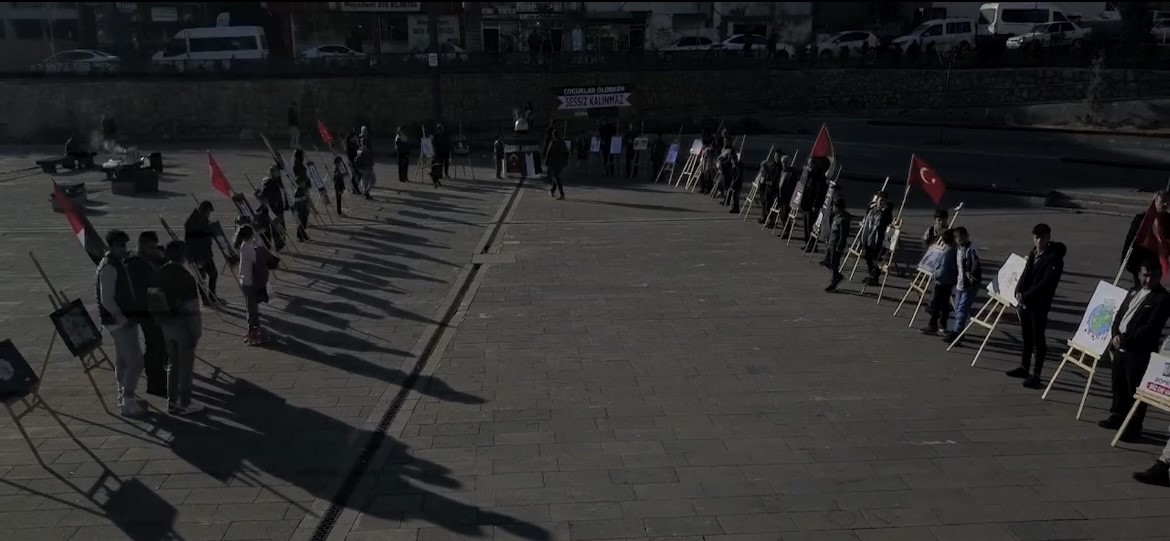 Silvanda Gazzedeki Zulmü Anlatan Resim Sergisi Açıldı