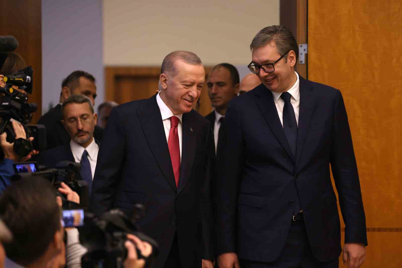 Sırbistan Cumhurbaşkanı Vucic, Berberini Cumhurbaşkanı Erdoğanın Korumasına Benzetti