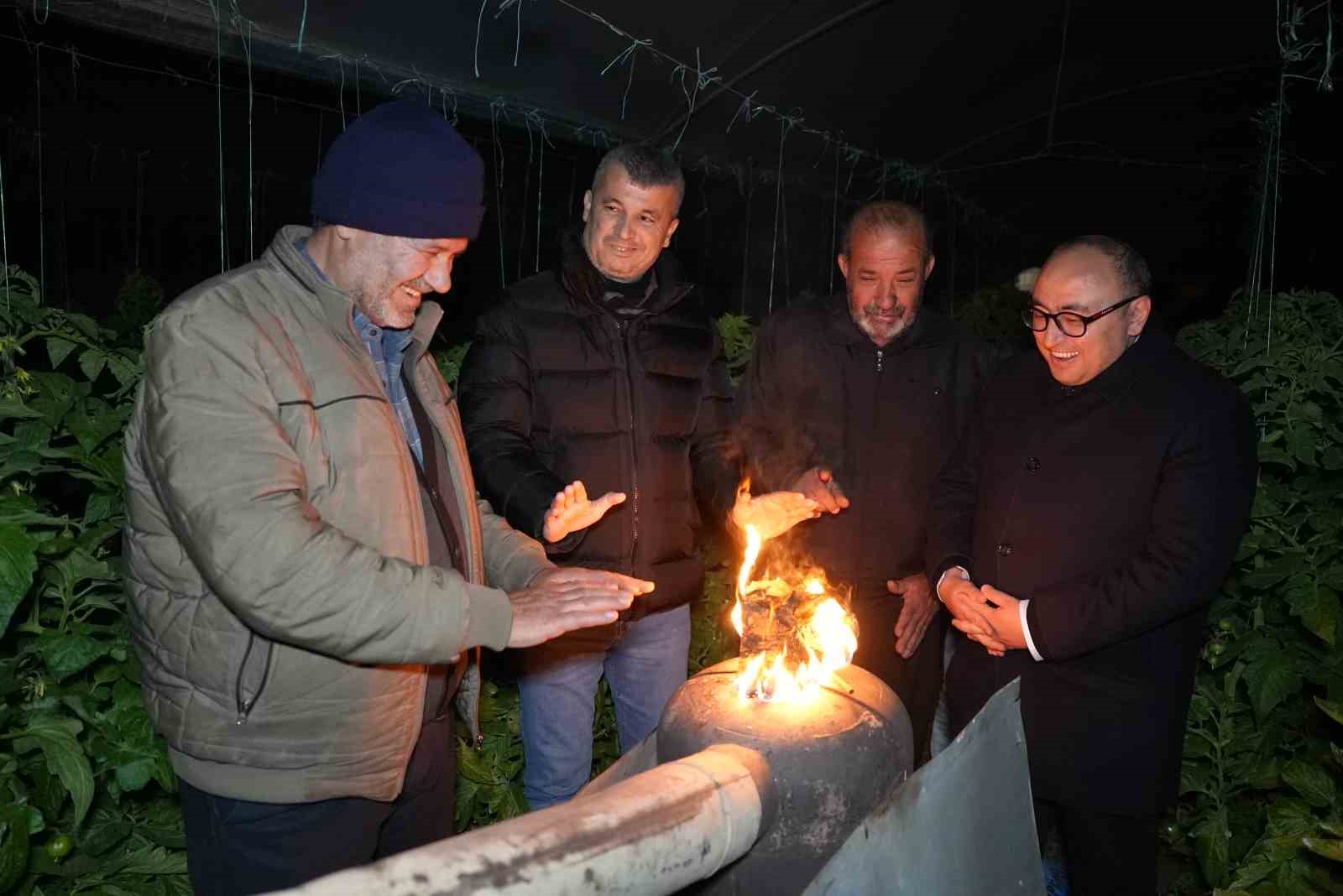 Sobalar Yakılmaya Devam Ediyor, Zirai Don Nöbeti Sıfır Rakıma Kadar İndi