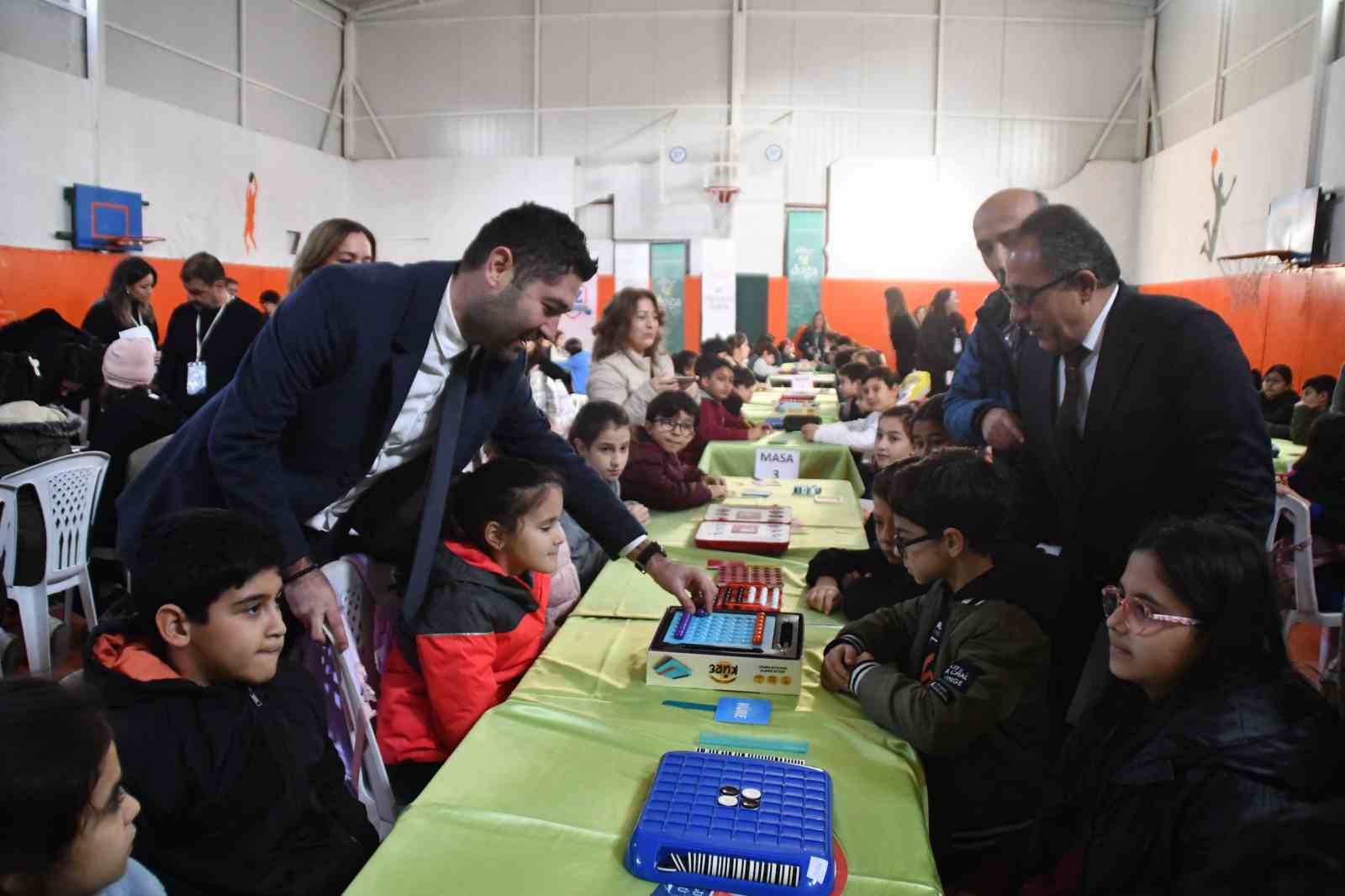 Sökede Çocuklar Zeka Ve Stratejide Yarıştı