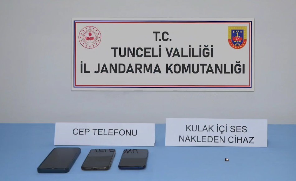 Sürücü Belgesi Sınavında Akıllara Durgunluk Veren Kopya Düzeneğine Jandarmadan Suçüstü