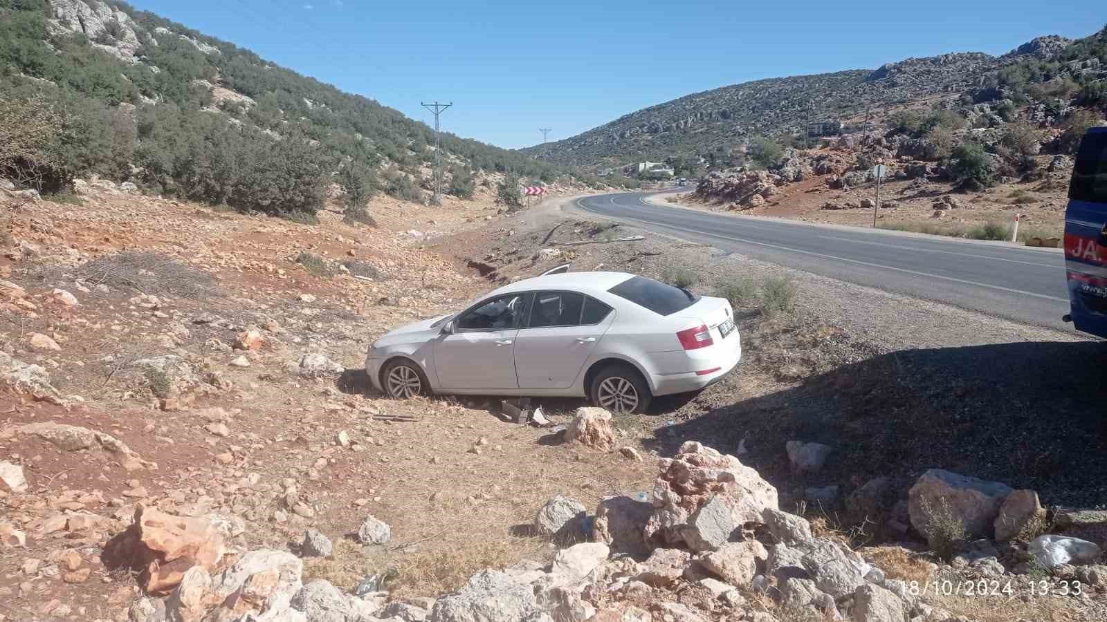 Sürücünün Direksiyon Hakimiyetini Kaybettiği Araç Yoldan Çıktı: 1 Yaralı