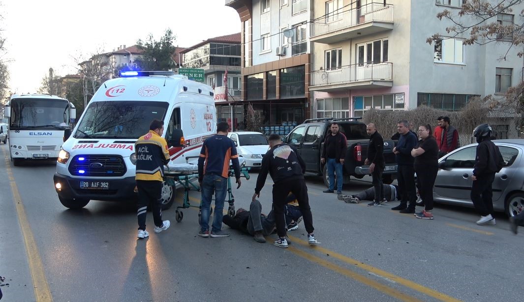 Tamire Giden Motosiklete Başka Bir Motosikletin Çarpıştığı Kaza Kamerada