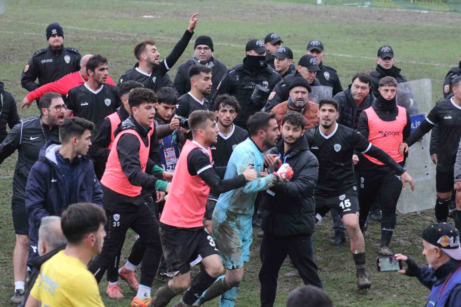 Tff 2. Ligde Maç Sonu Ortalık Karıştı