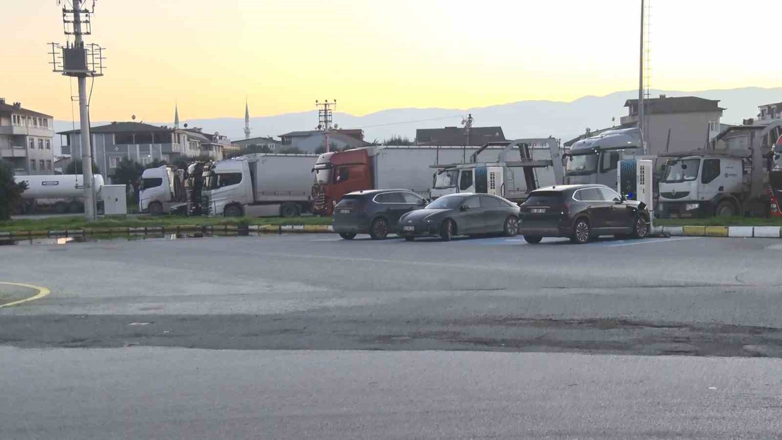 Tırındaki Akaryakıtı Gaspetmek İsteyenler Tarafından Boynundan Bıçaklandı