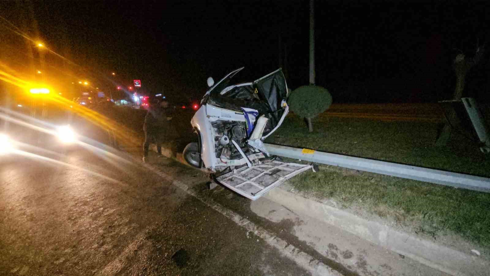 Tokatta Direğe Çarpan Tofaş Kağıt Gibi Ezildi