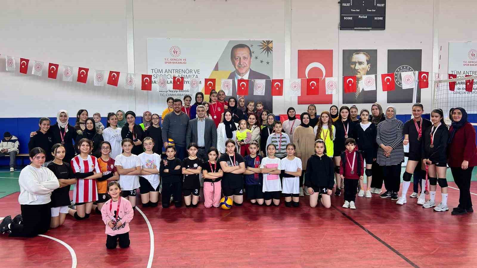 Tomarzada Anne Ve Kızları Voleybol Turnuvası Dolu Dolu Geçti