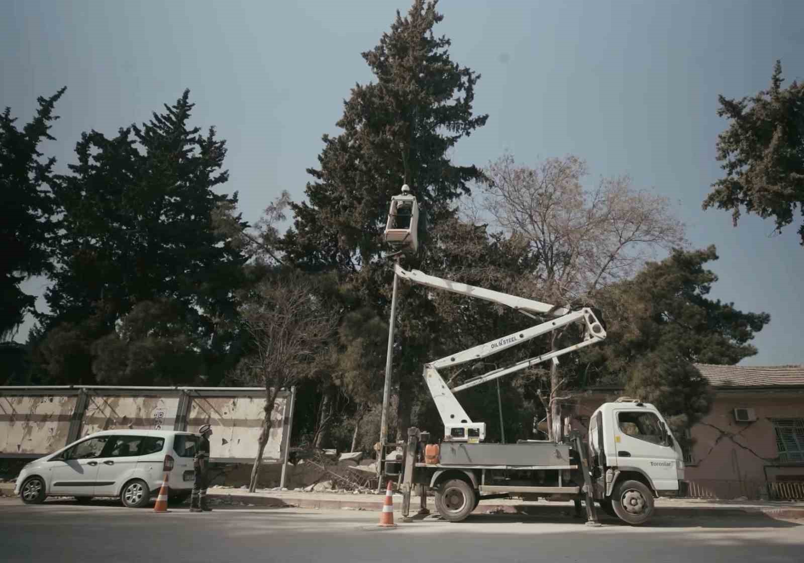 Toroslar Edaştan Deprem Bölgesine Bakım Onarım Ve Enerji Çalışmaları