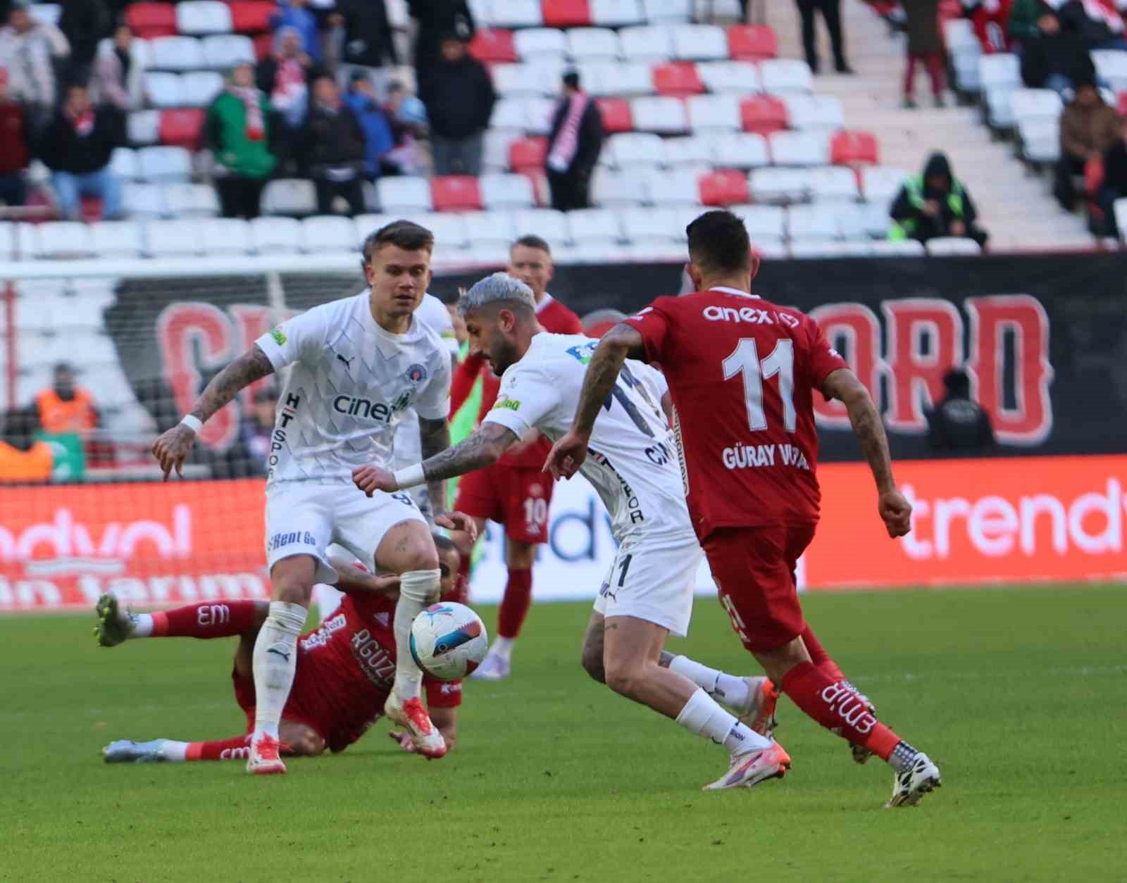 Trendyol Süper Lig: Antalyaspor: 2 - Kasımpaşa: 1 (Maç Sonucu)