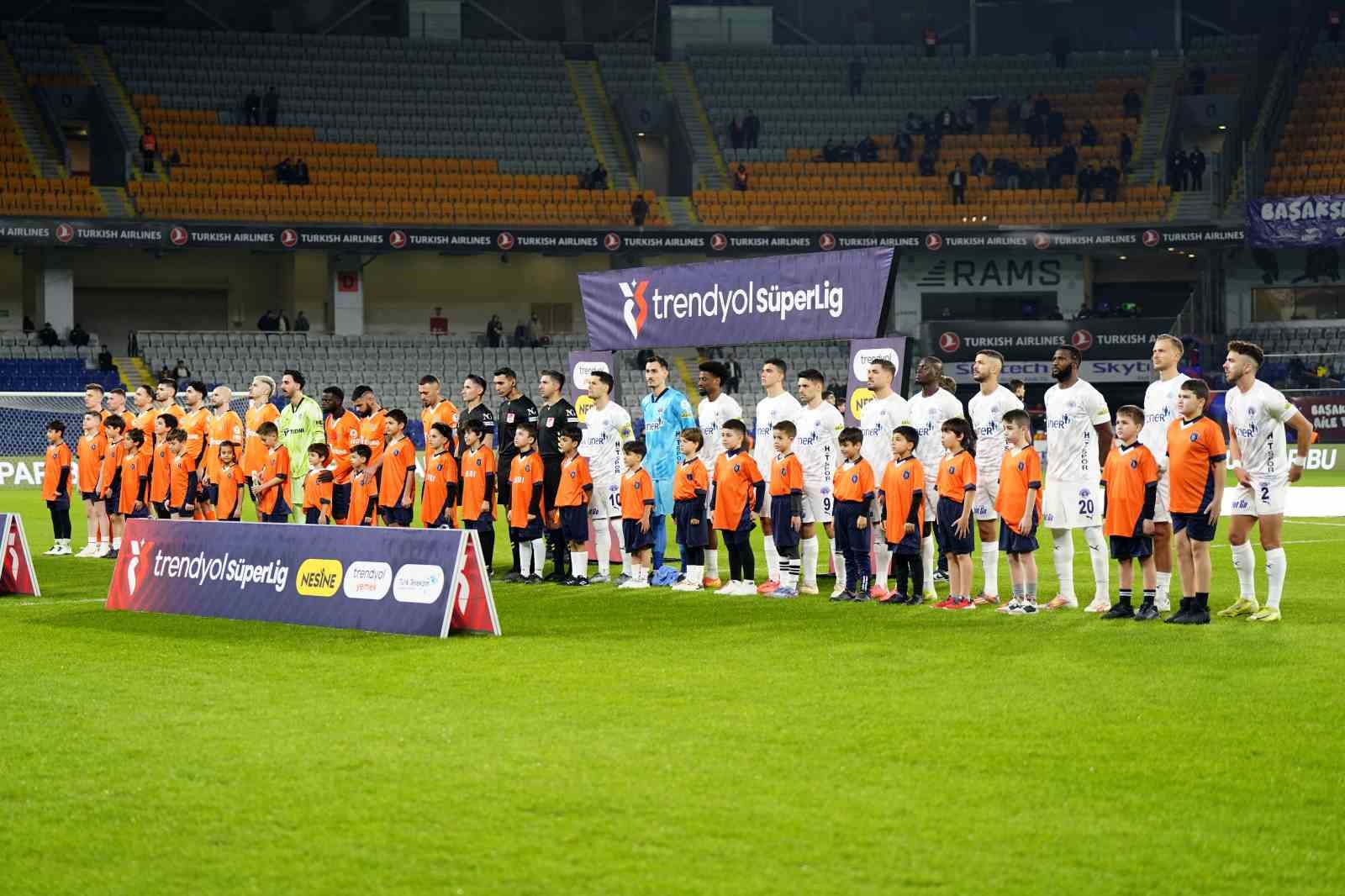 Trendyol Süper Lig: Başakşehir: 1 - Kasımpaşa: 1 (Maç Devam Ediyor)