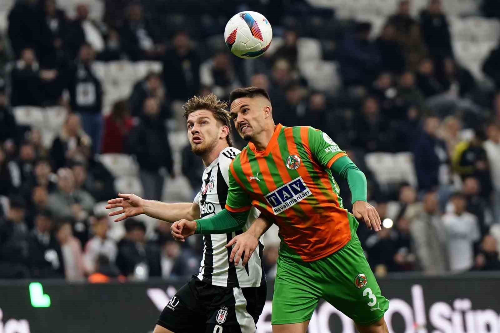 Trendyol Süper Lig: Beşiktaş: 1 - Corendon Alanyaspor: 1 (Maç Sonucu)