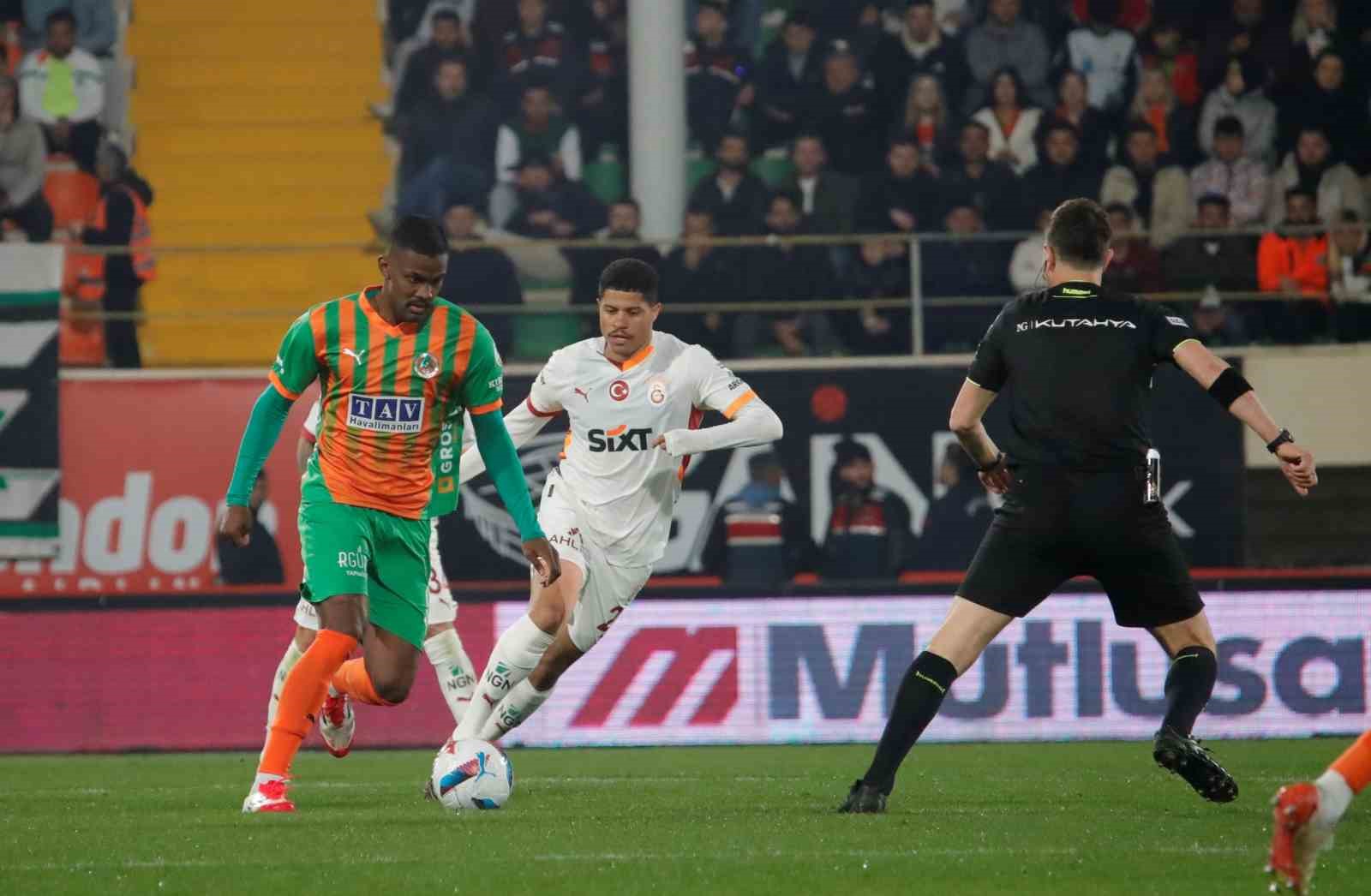 Trendyol Süper Lig: Corendon Alanyaspor: 1 - Galatasaray: 2 (Maç Sonucu)