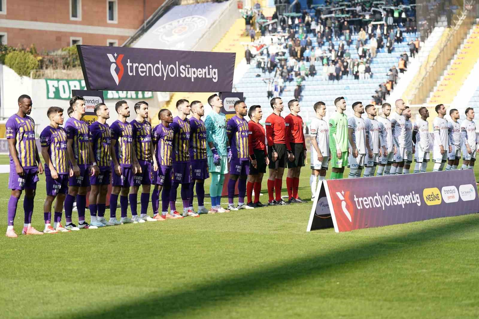 Trendyol Süper Lig: Eyüpspor: 1 - Konyaspor: 0 (İlk Yarı)