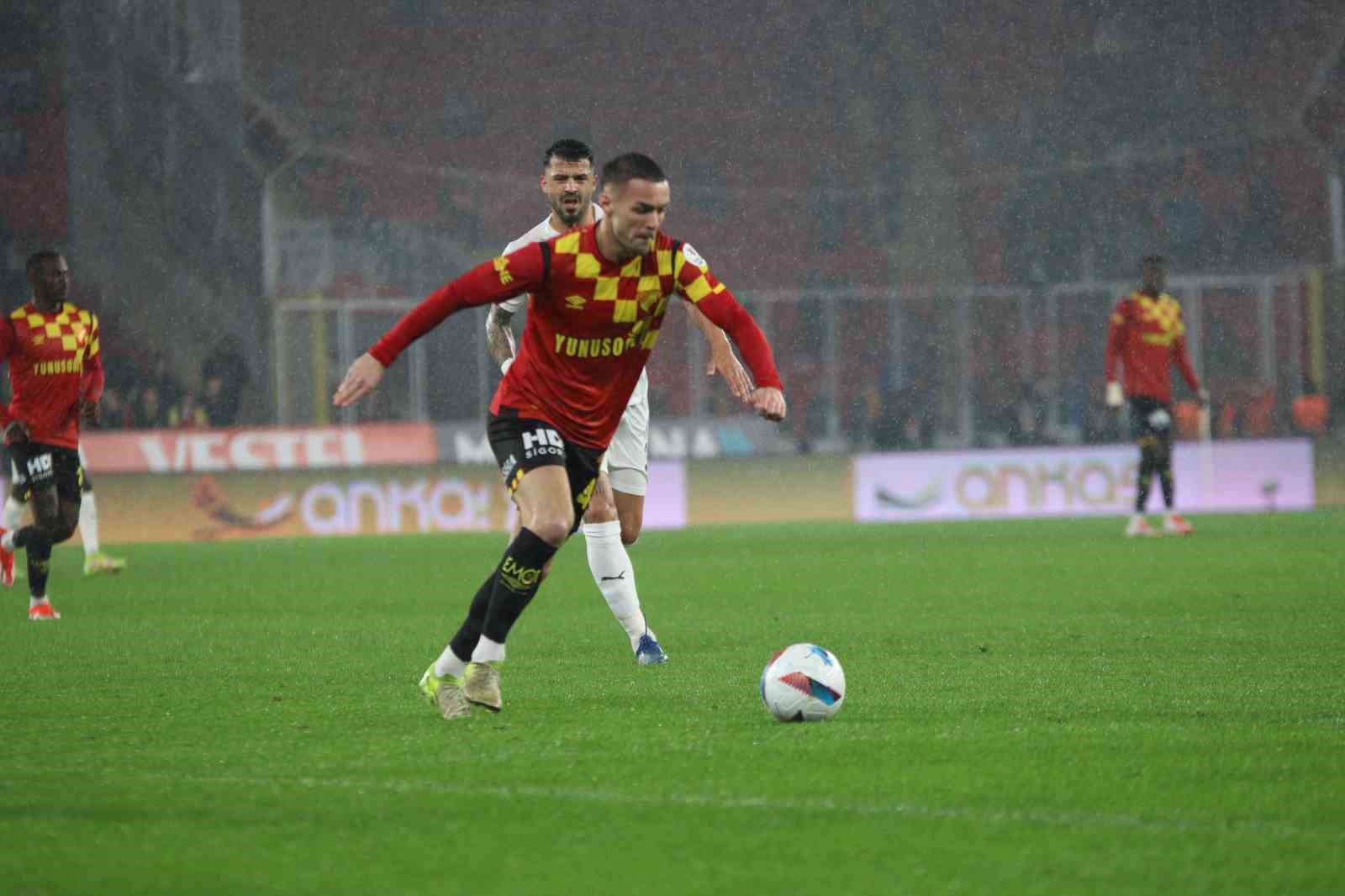 Trendyol Süper Lig: Göztepe: 5 - Kasımpaşa: 0 (Maç Sonucu)