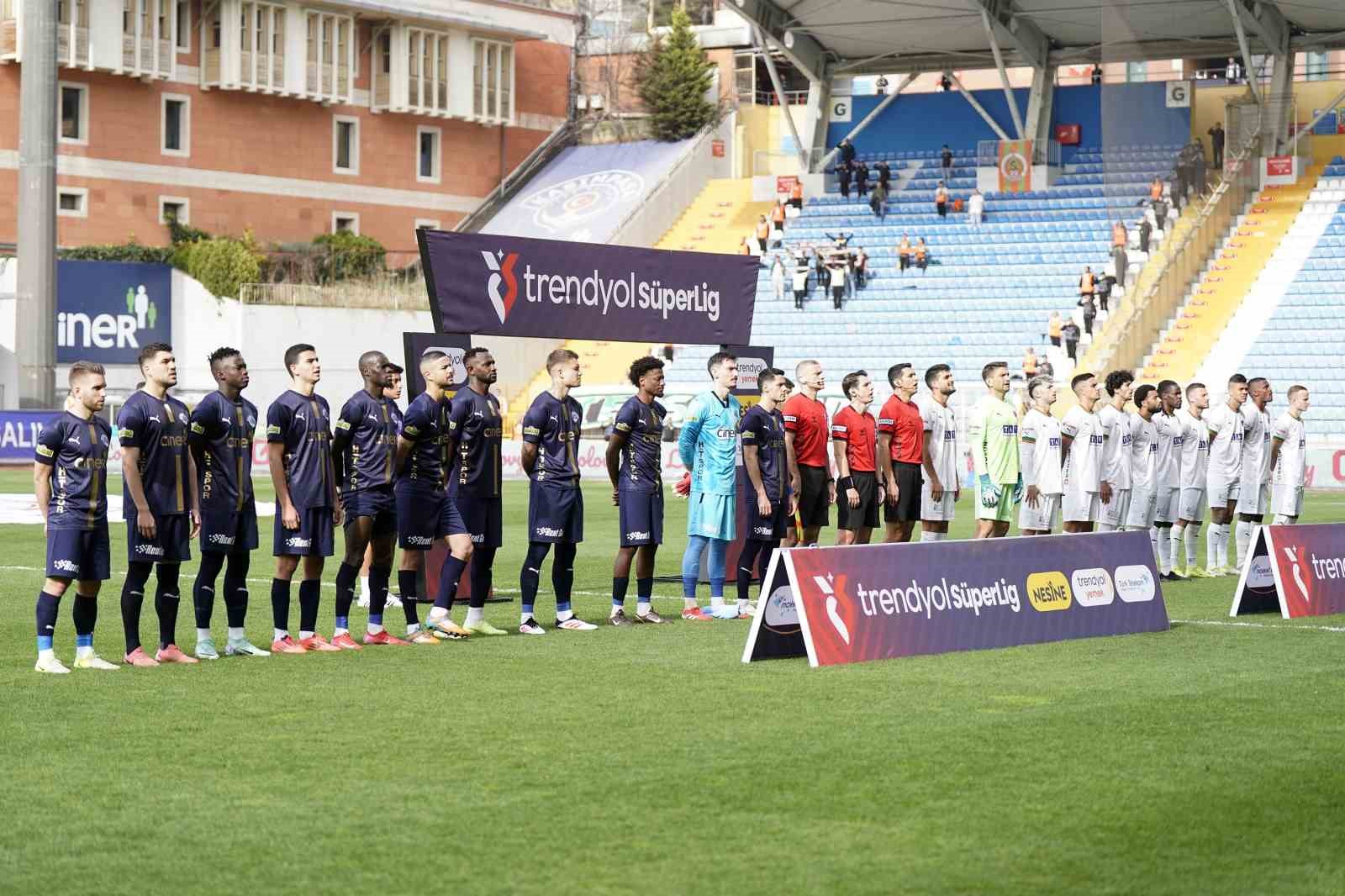 Trendyol Süper Lig: Kasımpaşa: 2 - Alanyaspor: 1 (İlk Yarı)