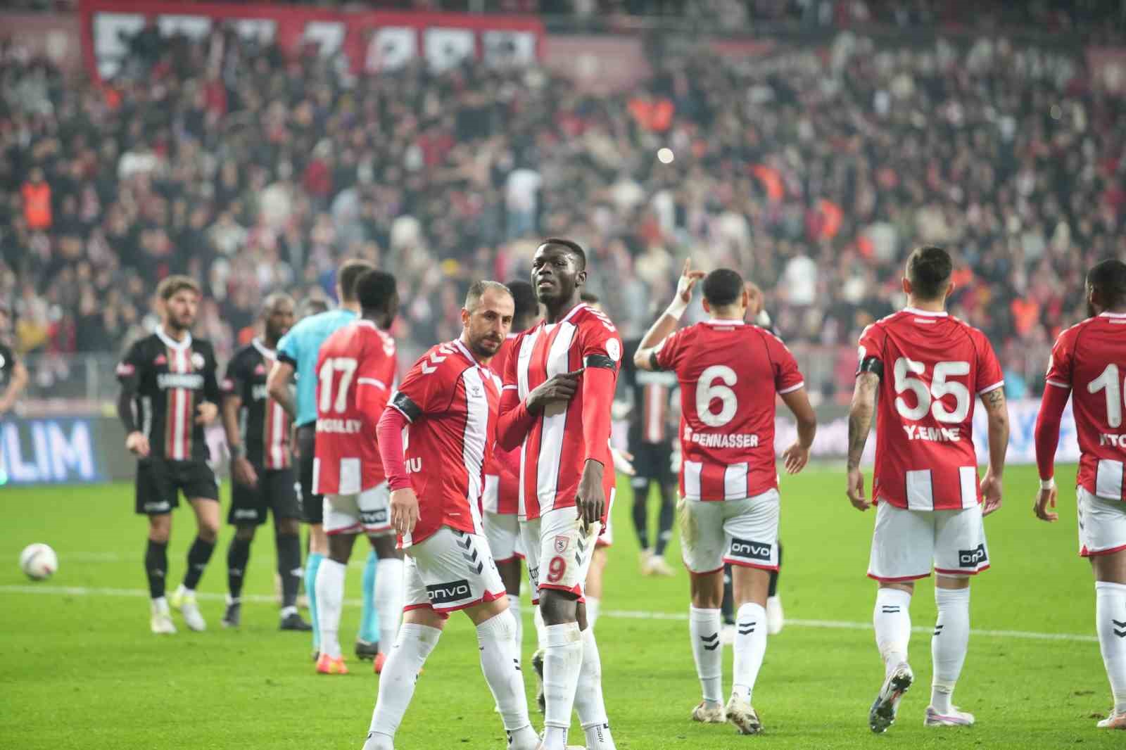 Trendyol Süper Lig: Samsunspor: 1 - Gaziantep Fk: 0 (İlk Yarı)