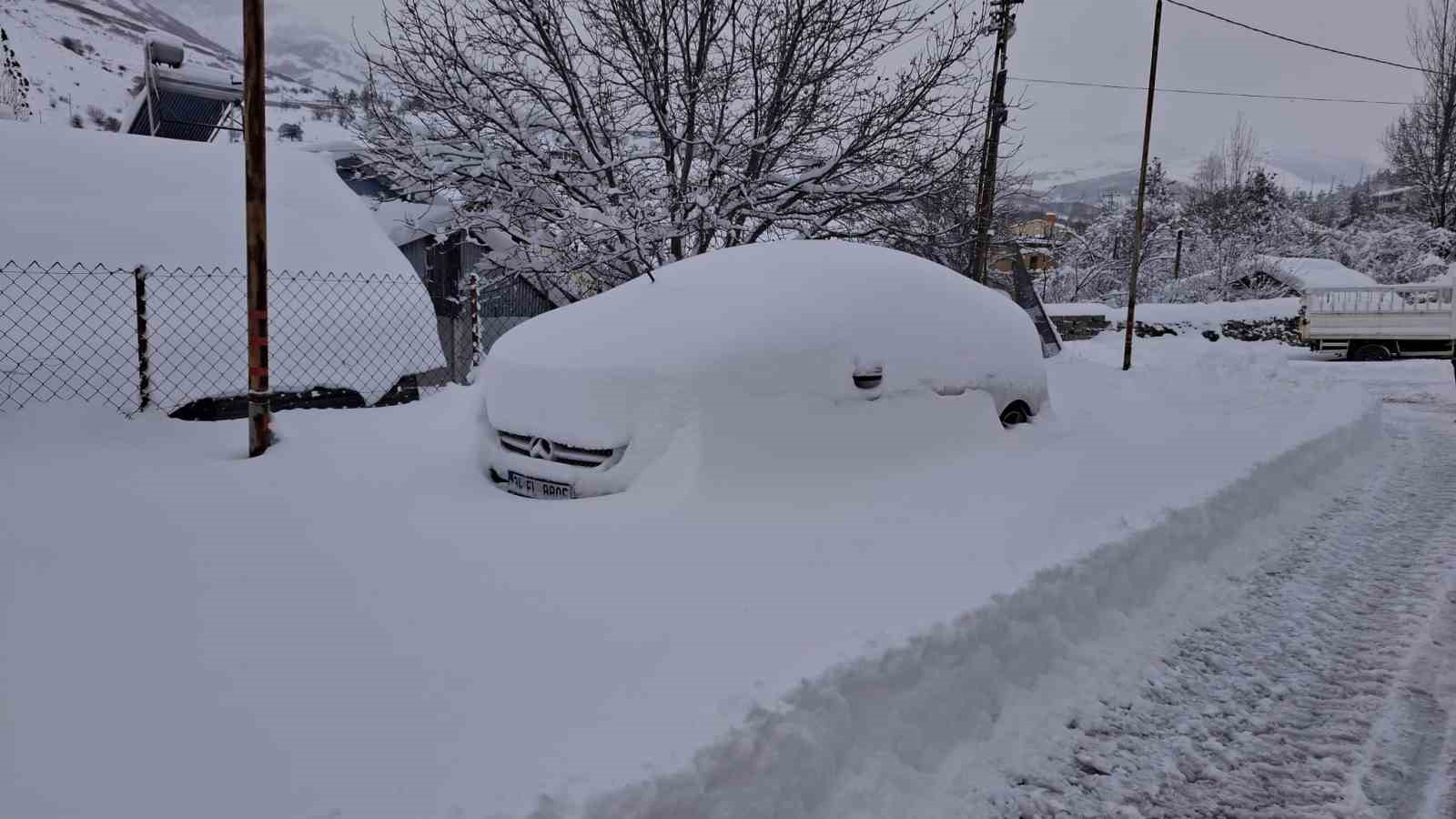 Tuncelide Kar Esareti: 189 Köy Yolu Ulaşıma Kapandı