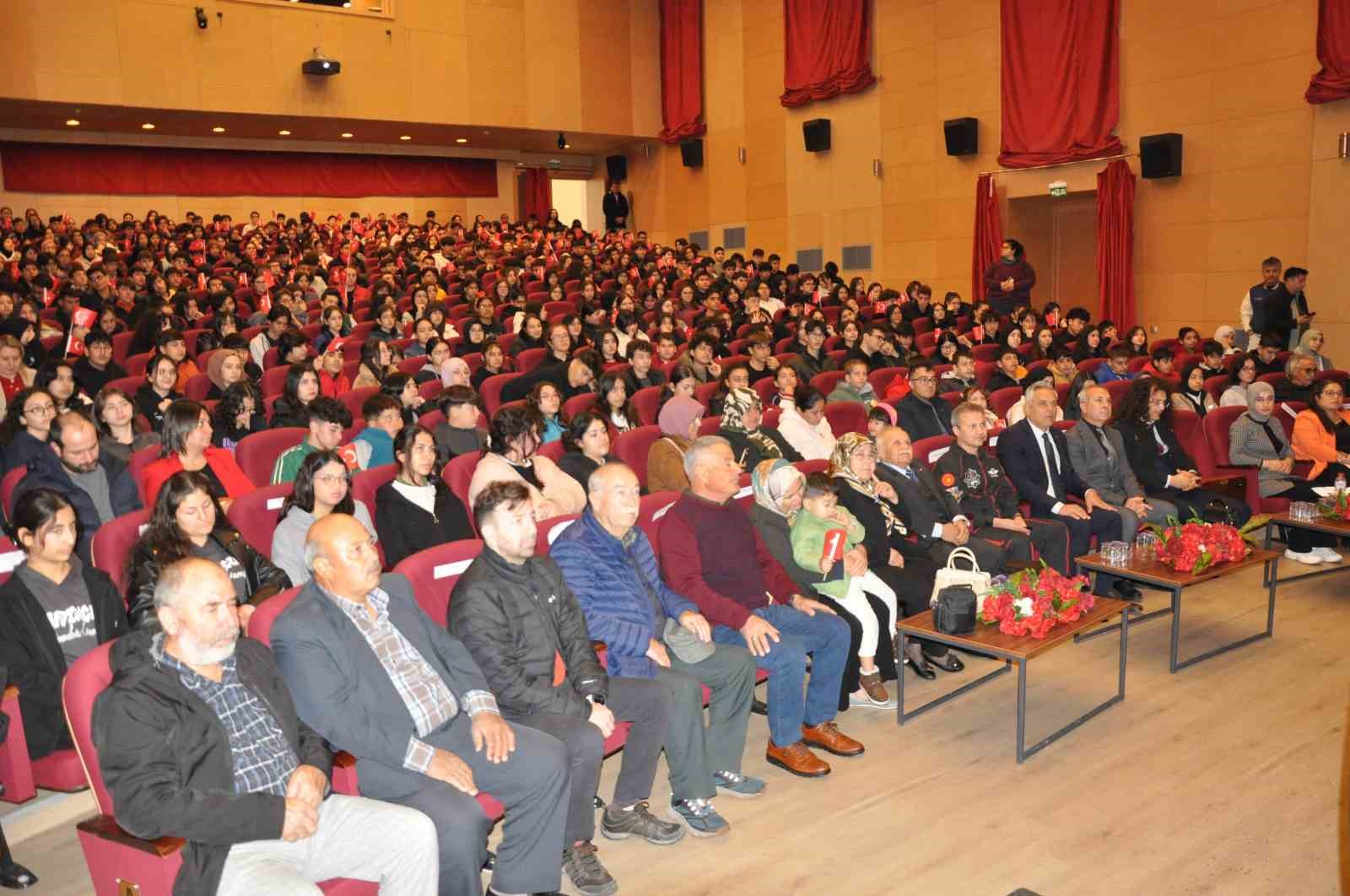 Türkiyenin İlk Astronotu Alper Gezeravcı Memleketi Silifkede Öğrencilerle Buluştu